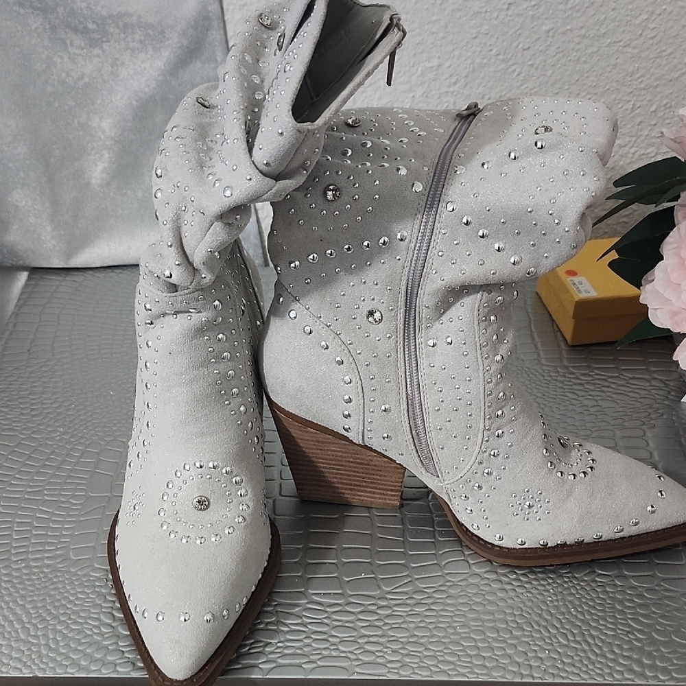 *SOLD*Chic White Studded Heeled Boots